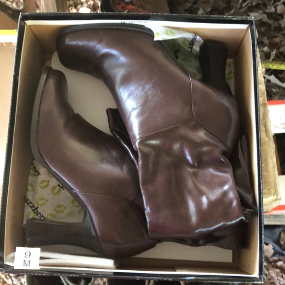 Boots - Picture 5 of 5